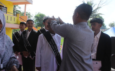 PENGHARGAAN KEPADA TAHFIDZ TERBAIK TINGKAT SMP/MTS